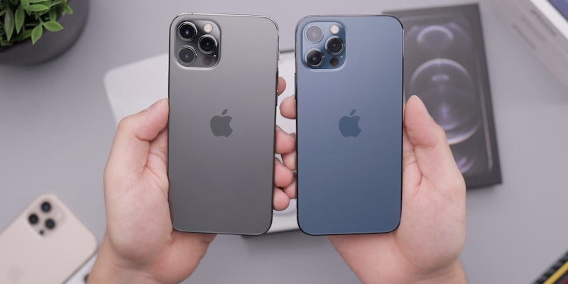 black iphone 7 with black case